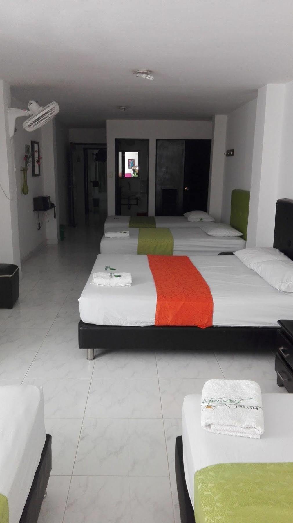 מדיין Hotel Paradise Lleras מראה חיצוני תמונה